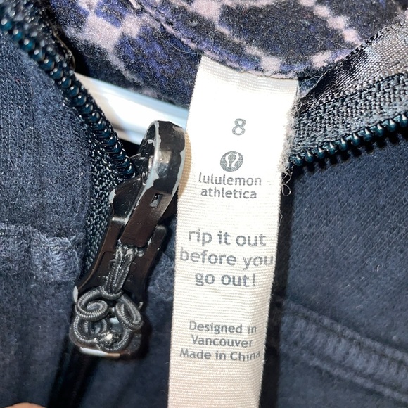 Lululemon black Scuba hoodie for woman size 8. Near mint like new shape lined - Picture 8 of 10